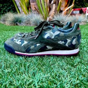 9.5 Reebok Camo x Suede